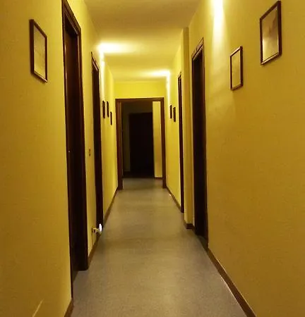 Cerrutihotel Отель Верчелли