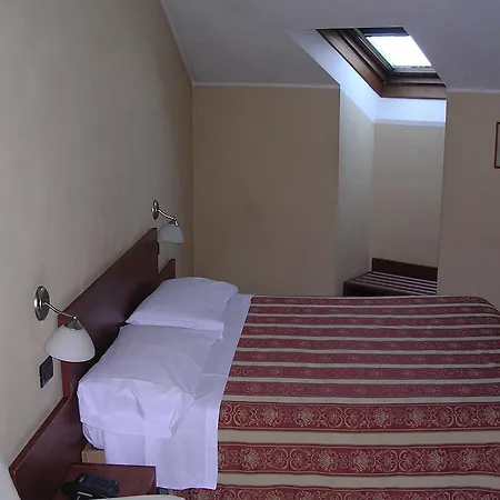 Cerrutihotel 2* ורצ'לי