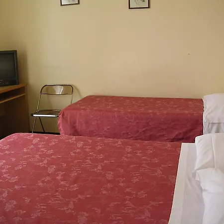 Cerrutihotel 2* ורצ'לי
