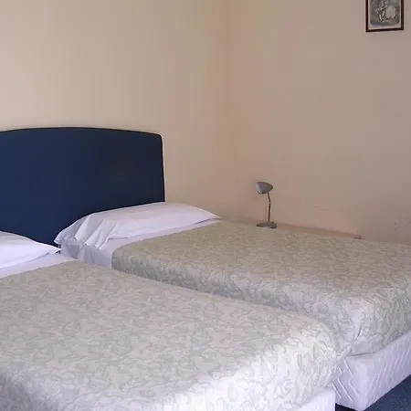 Отель Cerrutihotel Верчелли