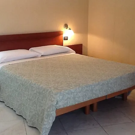 Cerrutihotel מלון ורצ'לי