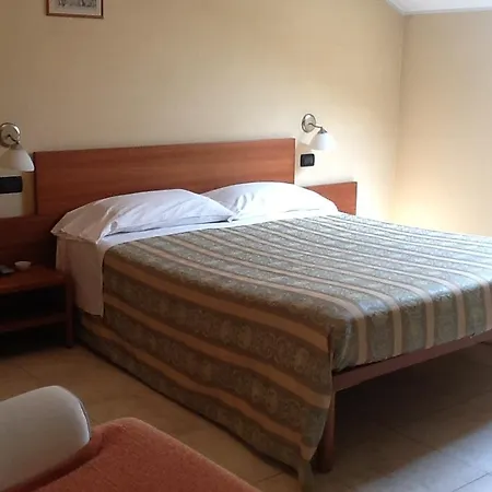 Cerrutihotel 2* ורצ'לי