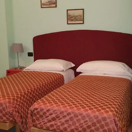 מלון Cerrutihotel 2*