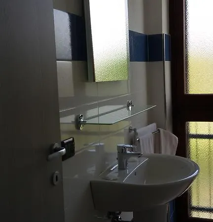 Отель Cerrutihotel Верчелли