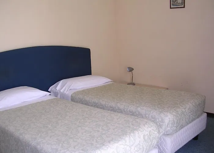 Отель Cerrutihotel Верчелли