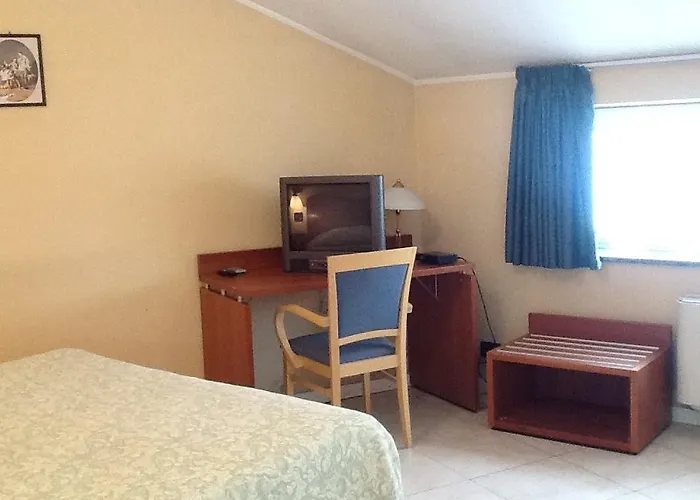 Отель Cerrutihotel Верчелли